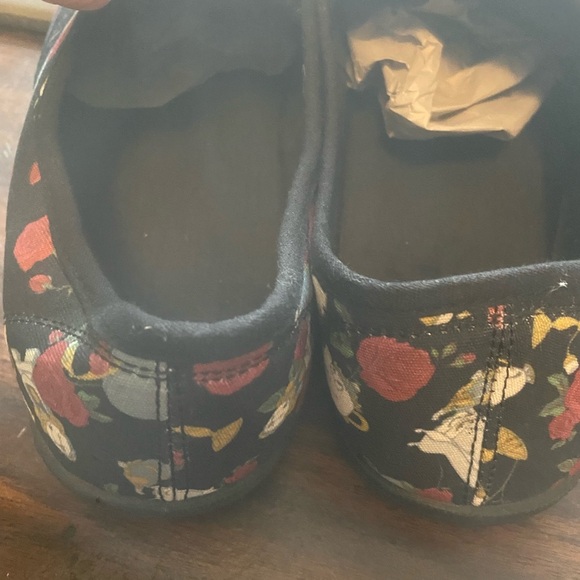 Hot Topic Women's Disney Belle Lace Up Sneakers Size 11 - Picture 3 of 4